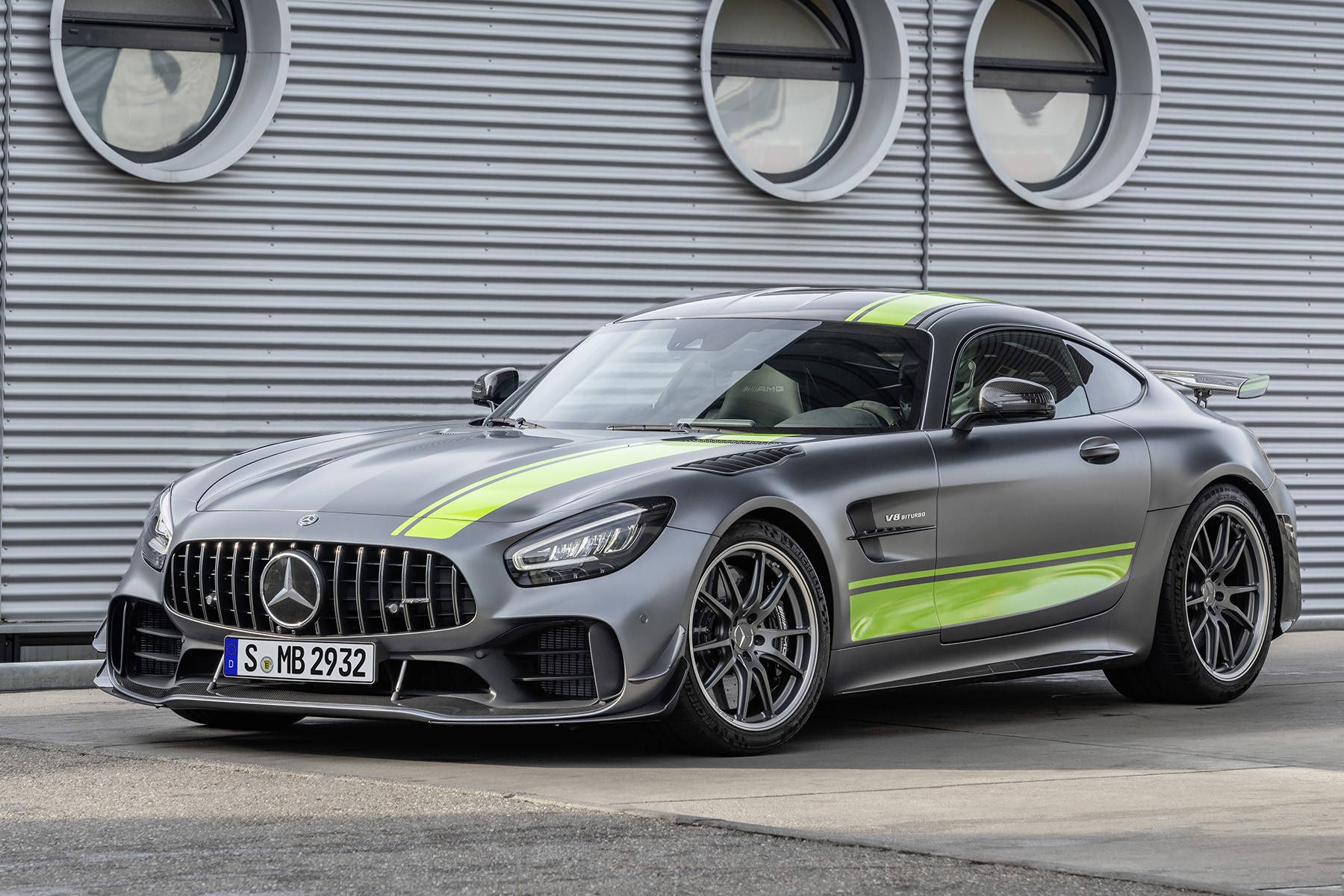 Encore plus radicale que la Mercedes AMG GT R voici la Mercedes-AMG GT R Pro (2018)