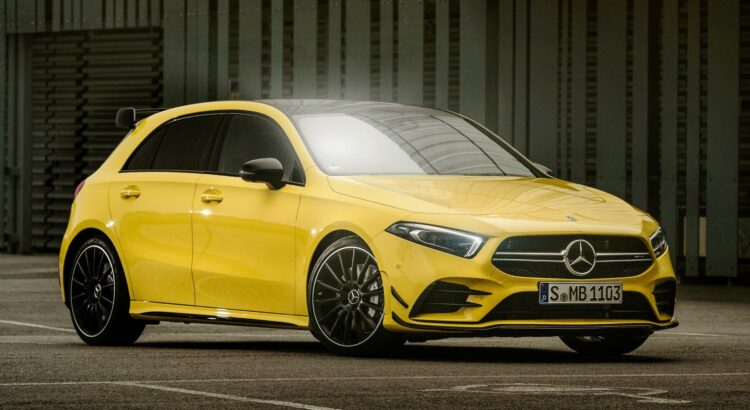 Mercedes-AMG A 35 (2018) : 3/4 avant droit jaune