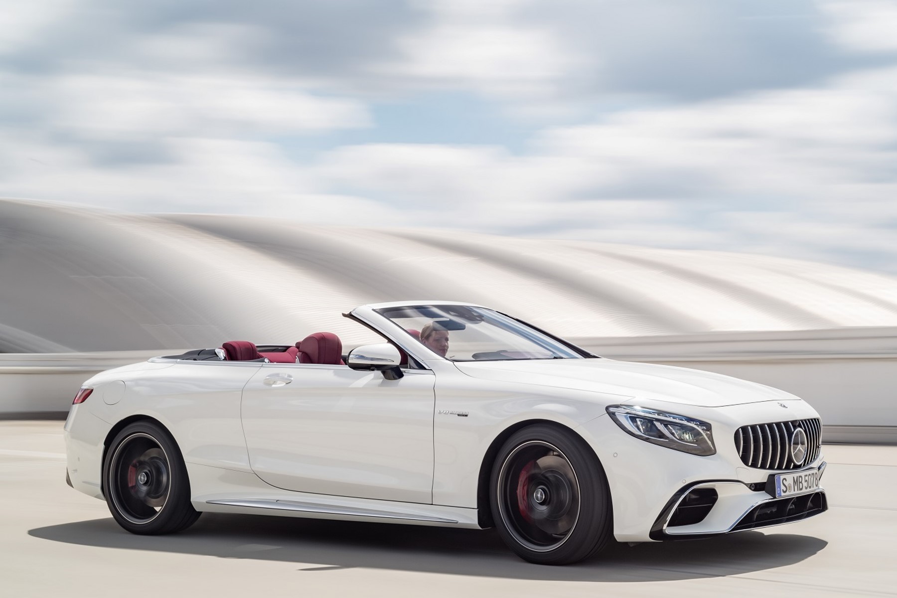 Mercedes-AMG S 63 Cabriolet (2017) : 3/4 avant droit blanc
