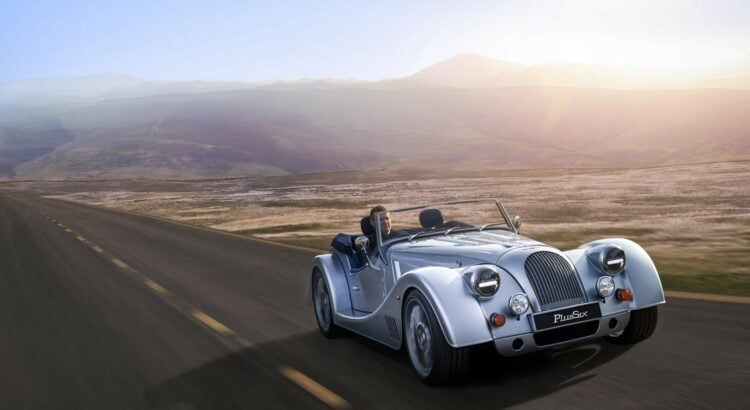 Morgan Plus Six (2019) : 3/4 avant droit gris