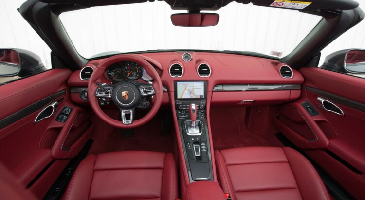 Porsche 718 Boxster 2 portes gris (2017) : au volant
