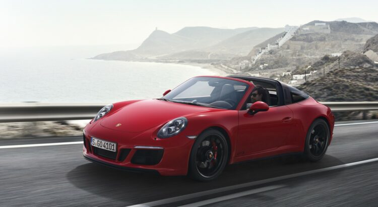 Porsche Targa 4 GTS targa rouge 2 portes (2017) : avant 3/4 face