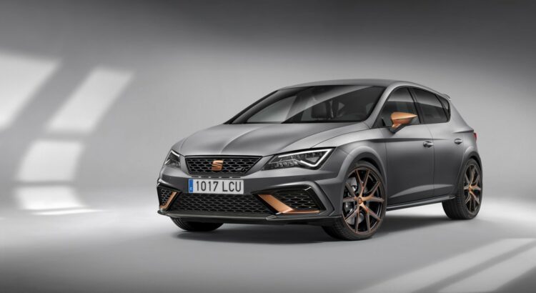 Seat Leon Cupra R (2017) : 3/4 avant gauche gris