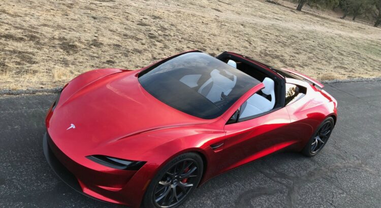 Tesla Roadster (2020) : 3/4 avant gauche de haut rouge