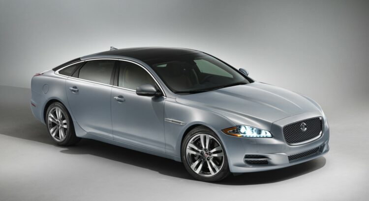 Jaguar XJ 5.0i V8 Suralimenté 550   R Empattement Court (Berline)