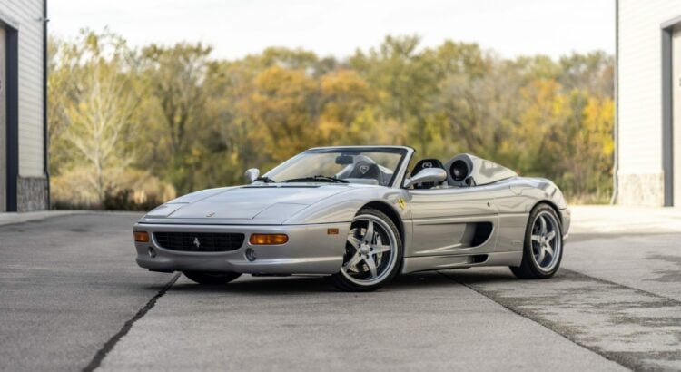 La Ferrari F355 "F1" Spider de l'ancien basketteur Shaquille O'Neal est en vente.