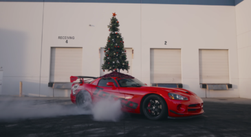 Dodge Viper SRT10 rouge No&euml;l vid&eacute;o