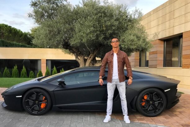 Cristiano Ronaldo son garage etourdissant de supercars