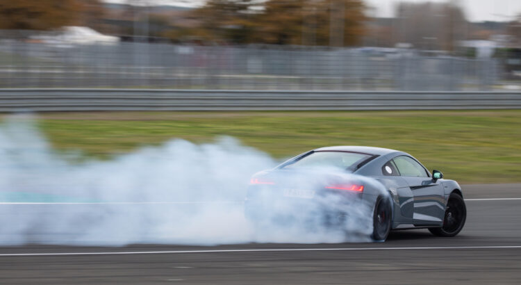 Sport Auto a emmené l'Audi R8 RWD sur le circuit Bugatti du Mans.