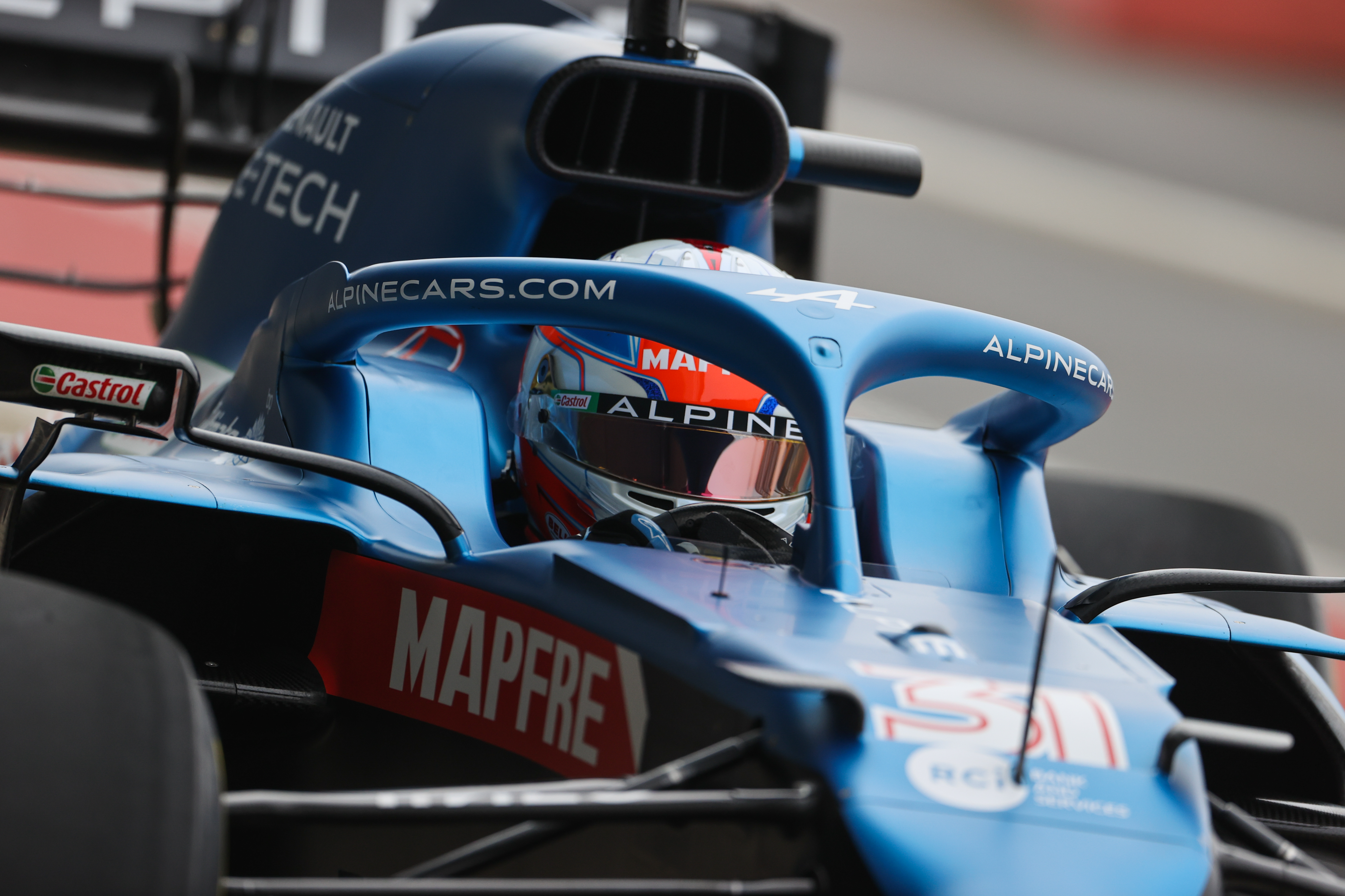 Découvrez en vidéo les premiers cris poussés par l'Alpine A521 sur le circuit de Silverstone.
