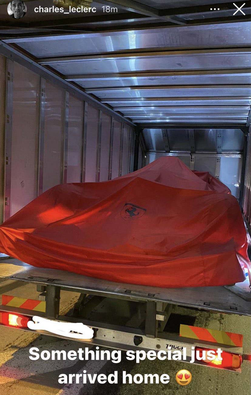 Charles Leclerc a reçu une cadeau très spécial de la Scuderia Ferrari. Une idée ?