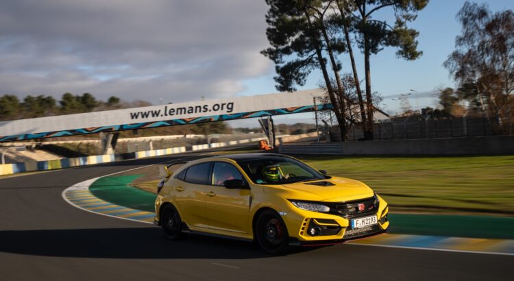 Honda Civic Type R Limited Edition : Sport Auto l'a testée sur le circuit Bugatti. Découvrez notre verdict en vidéo !