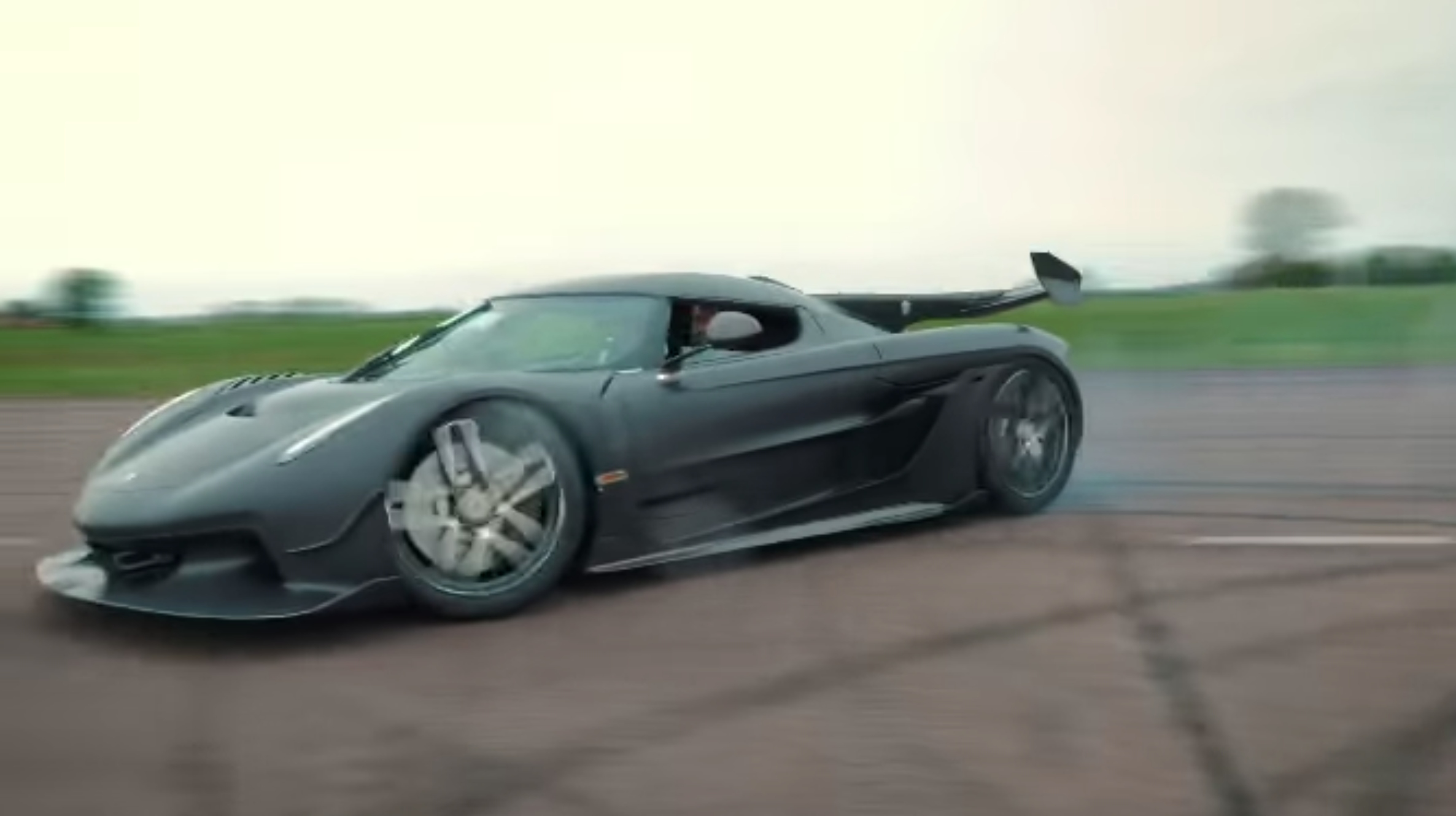 Vidéo : Deux Koenigsegg Jesko brûlent de la gomme !