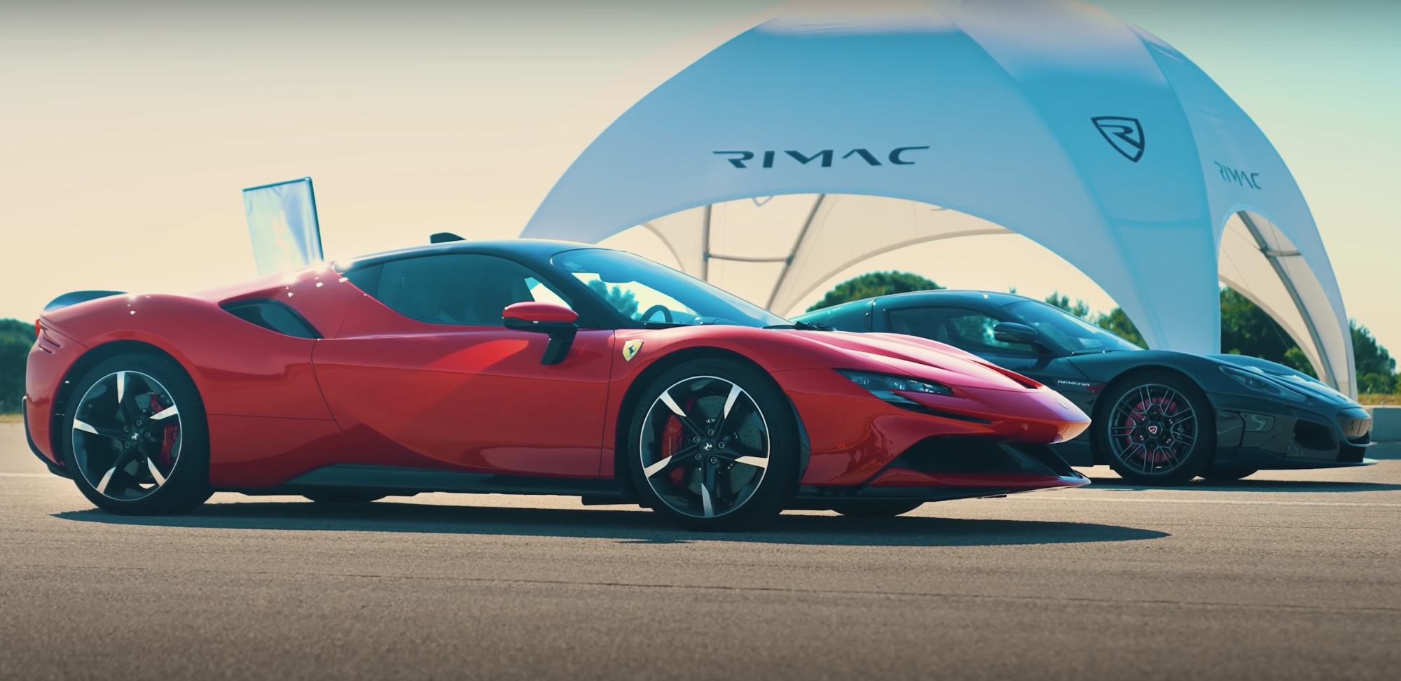Rimac Nevera VS. Ferrari SF90 Stradale : qui l'emporte au jeu de l'accélération ?