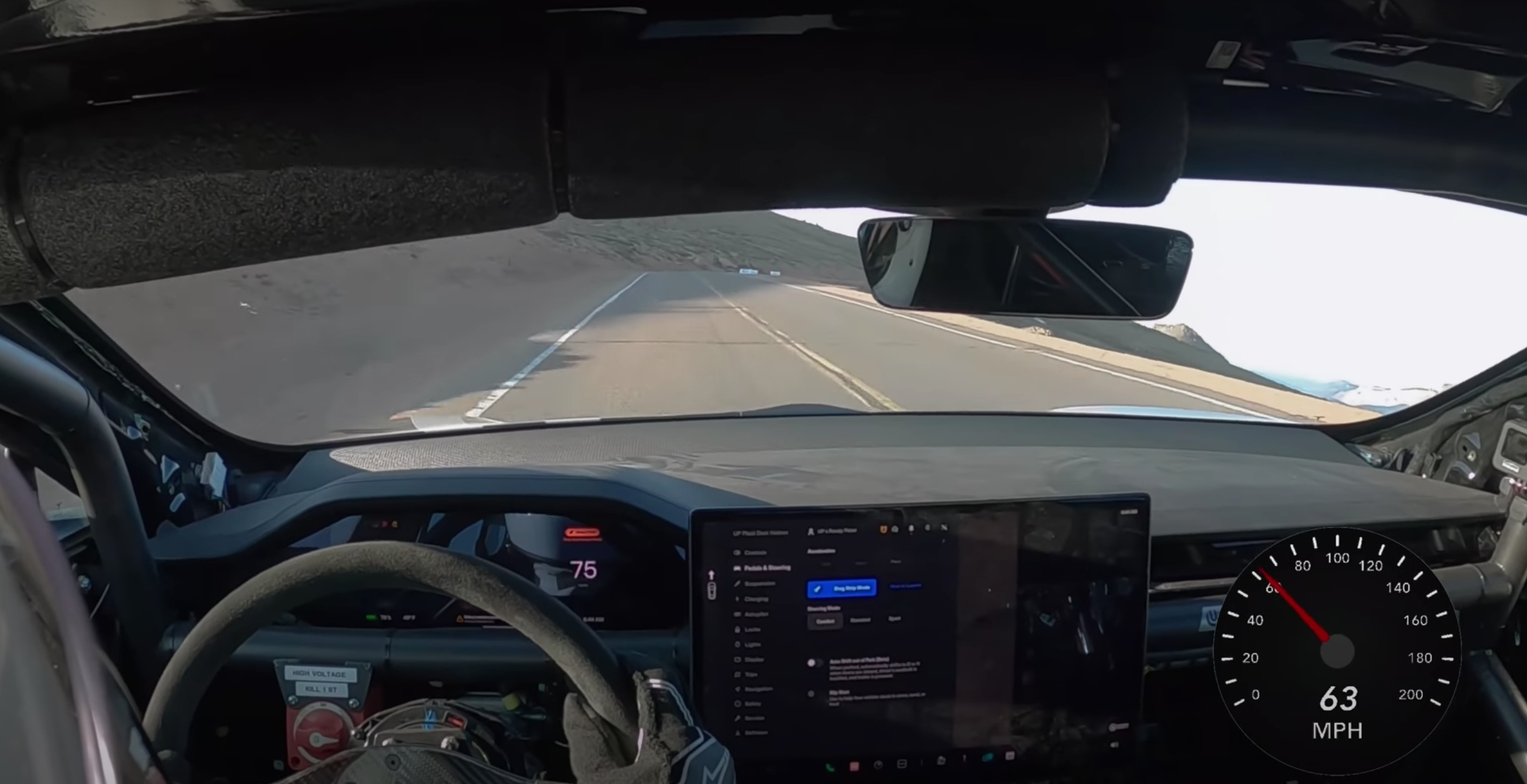 Une Tesla Model S Plaid à l'attaque de la montée de Pikes Peak (+ vidéo)