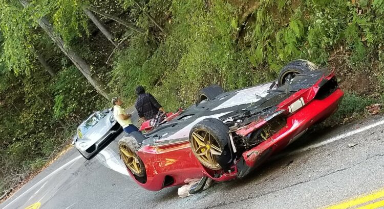Un imprudent cartonne sa Ferrari sur la "Queue du Dragon" au Japon !