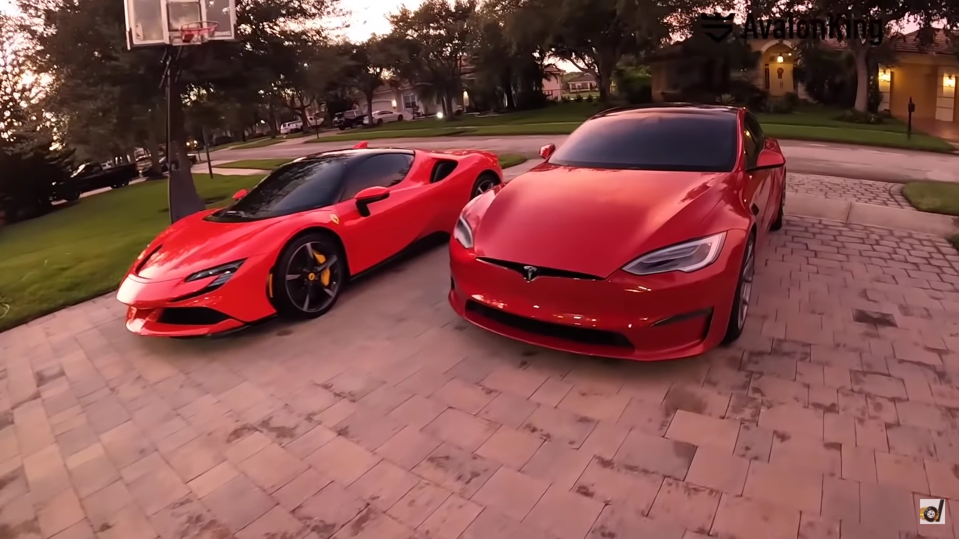 ferrari sf90 tesla model s plaid rouges avant