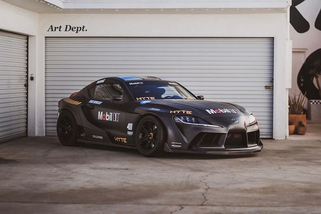 Voici une Toyota Supra avec un V10 dérivé de F1 sous le capot ! (+ vidéo!)