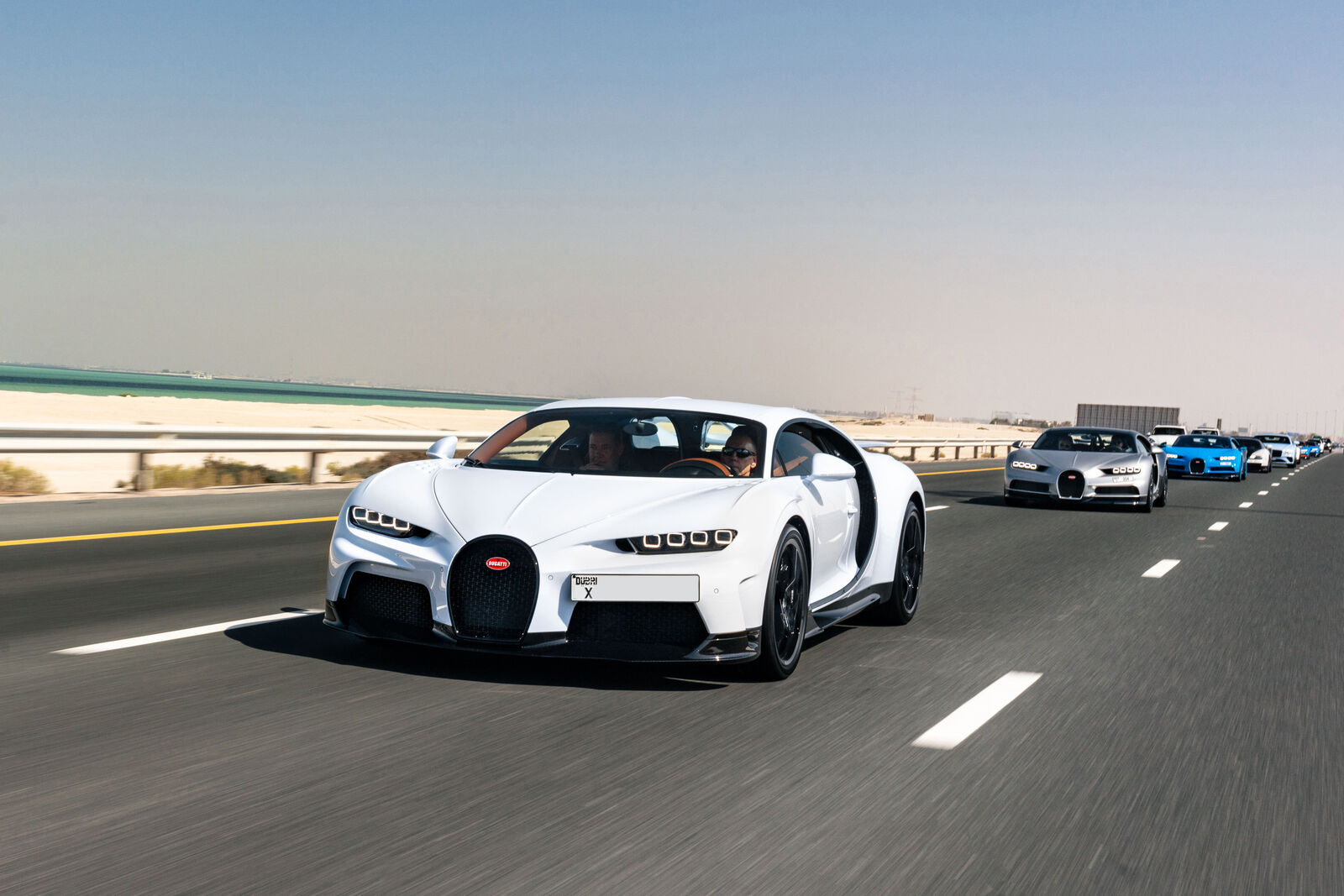 Pendant ce temps-là, un troupeau de Bugatti prend le soleil aux Emirats...