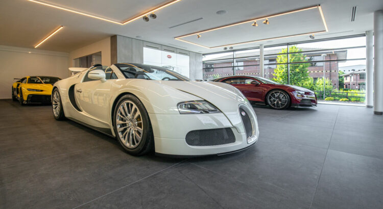 Bugatti pose ses valises, et supercars, à Manchester (+ images)