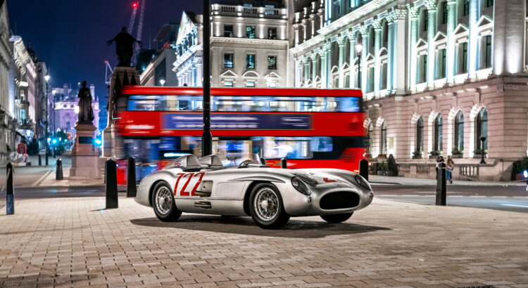 Une Mercedes 300 SLR à Londres