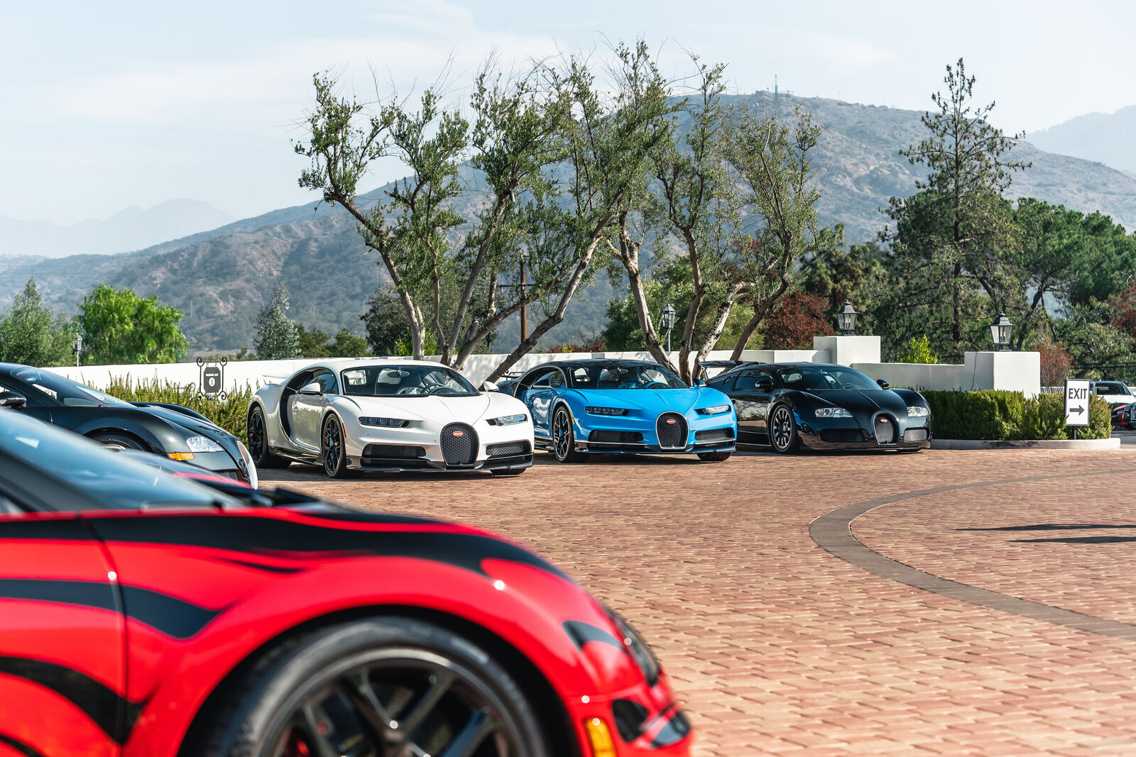Quand 10 Bugatti se baladent sous le soleil de Californie... (en vidéo)