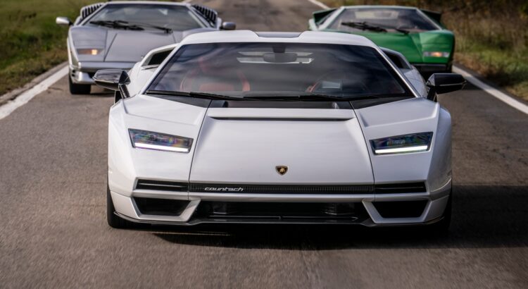 La nouvelle Lamborghini Countach LPI 800-4 a pris la route ! (+ vidéo)