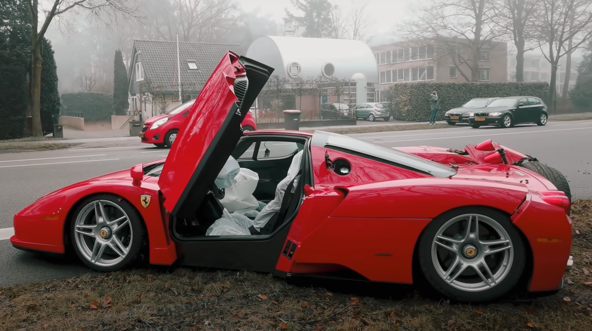 Il teste une Ferrari Enzo à 3 millions d'€... puis la crashe !