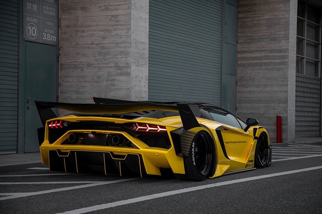 aventador liberty walk jaune arrière