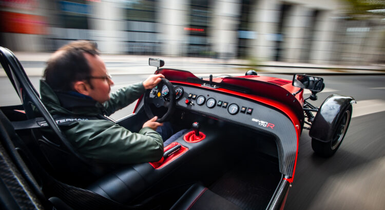 Grand Format - Caterham 170R : "Pistarde dans l’âme"