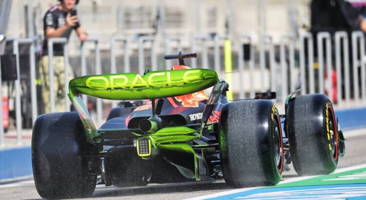 "Flow-vis" : à quoi sert cette peinture fluorescente sur les F1 ?