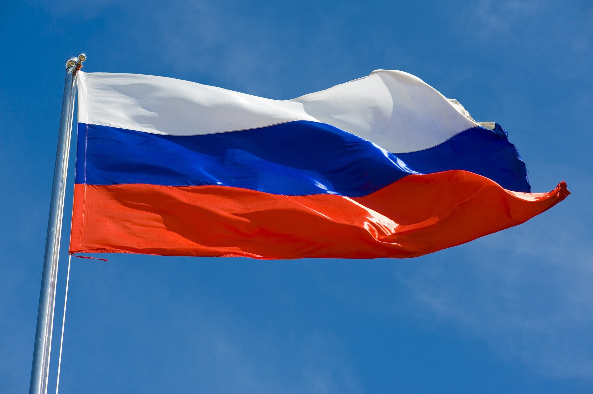 Les drapeaux et symboles russes sont bannis !