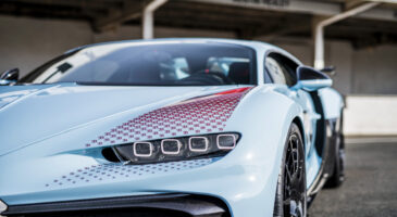 ​​Phare avant voiture sportive