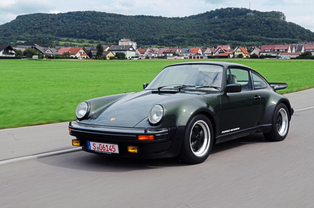Voici toutes les Porsche 911 Turbo dans une seule drag race !