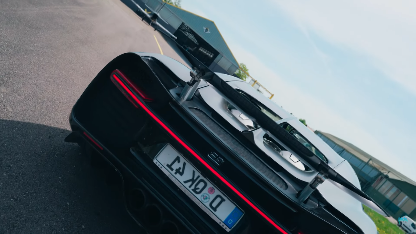 Quand une Bugatti Chiron affronte... un avion de chasse !