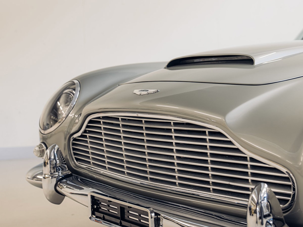 La mythique Aston Martin DB5 de Sean Connery en vente !