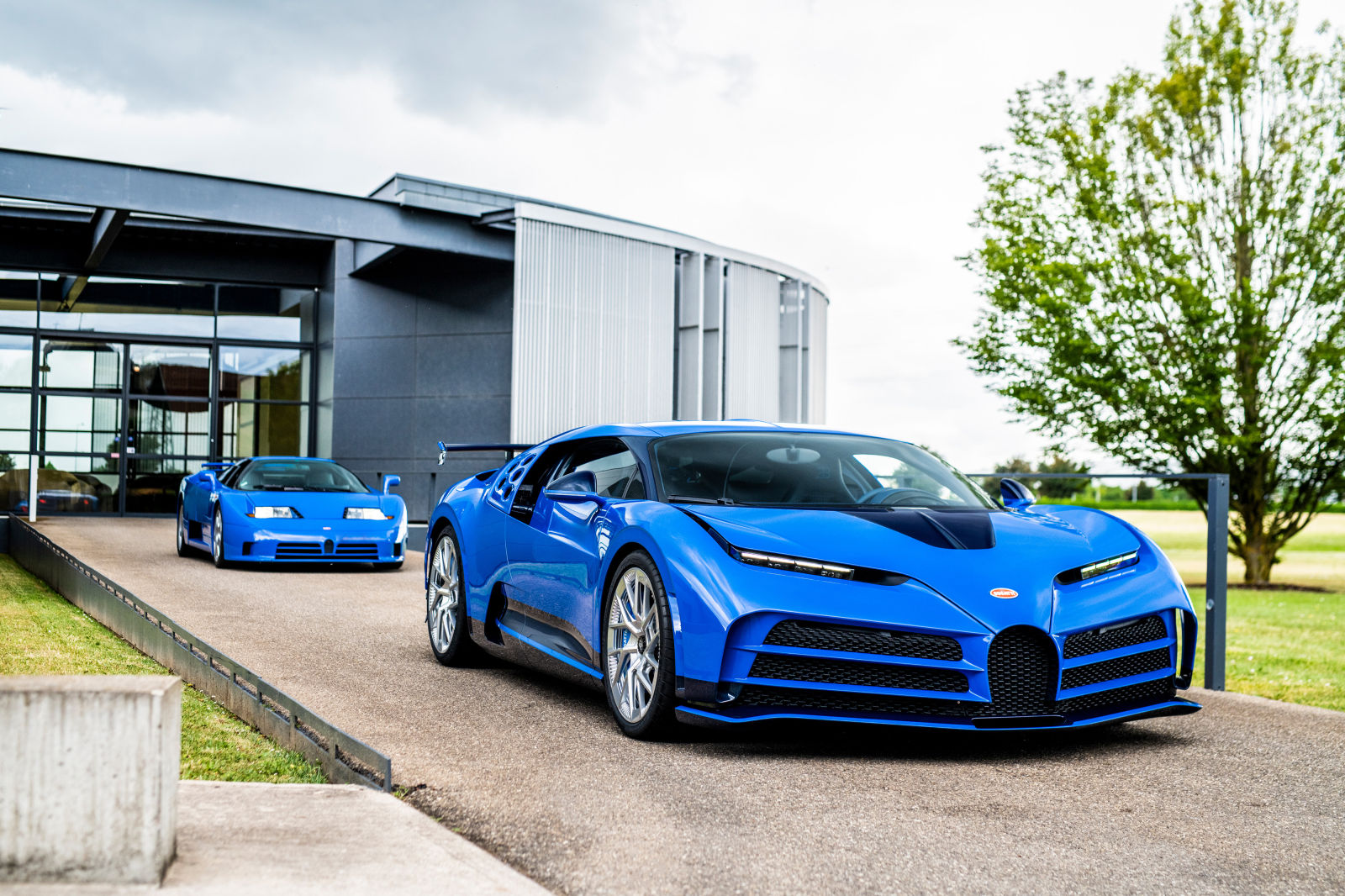 Bugatti Centodieci EB110 2022