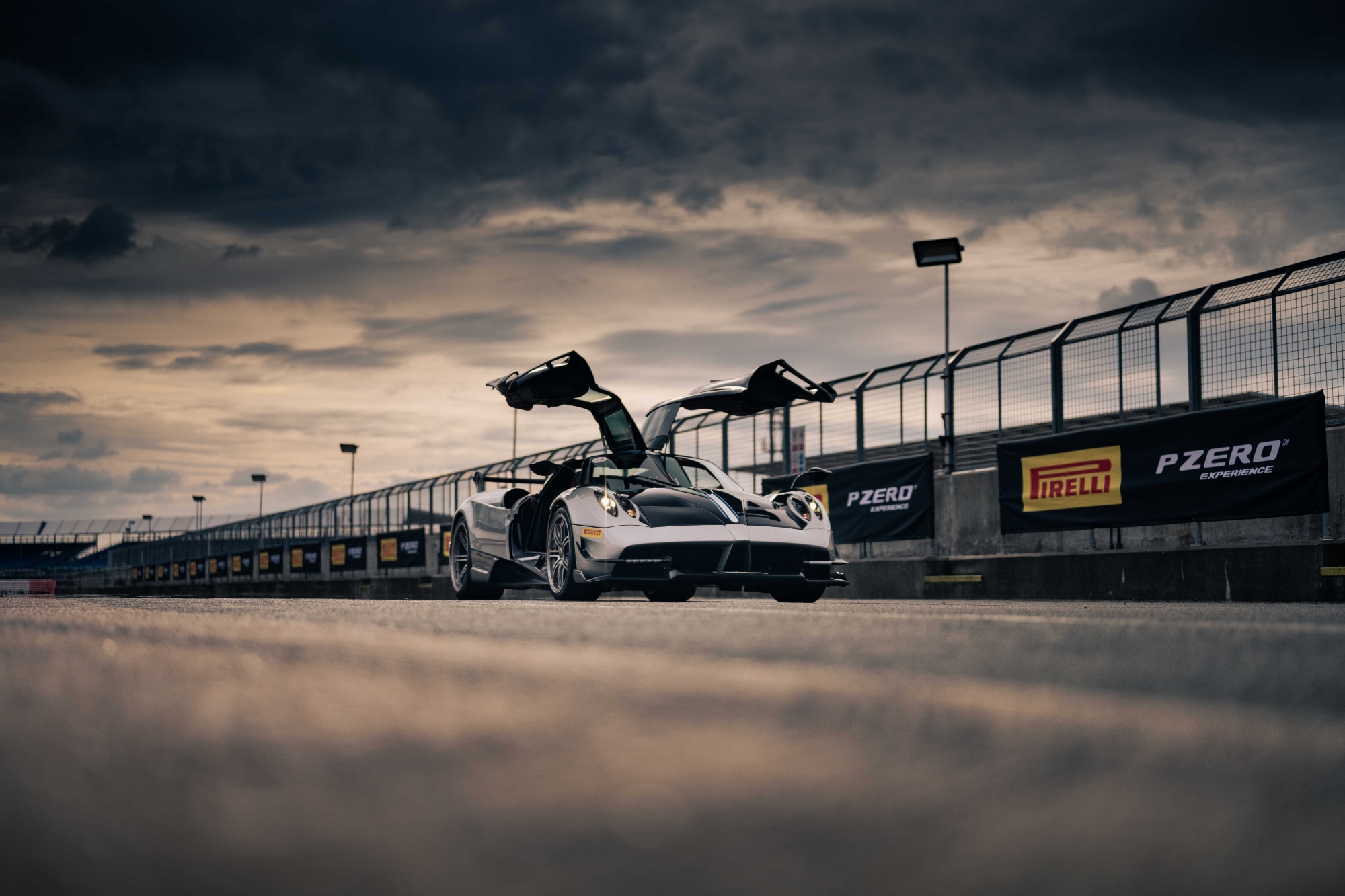 Pagani : 1ère sortie en Italie pour la Huayra R, son hypercar la plus extrême !