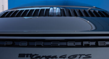 Chevrolet Corvette C8 Stingray Cabriolet vs Porsche 911 Targa 4 GTS