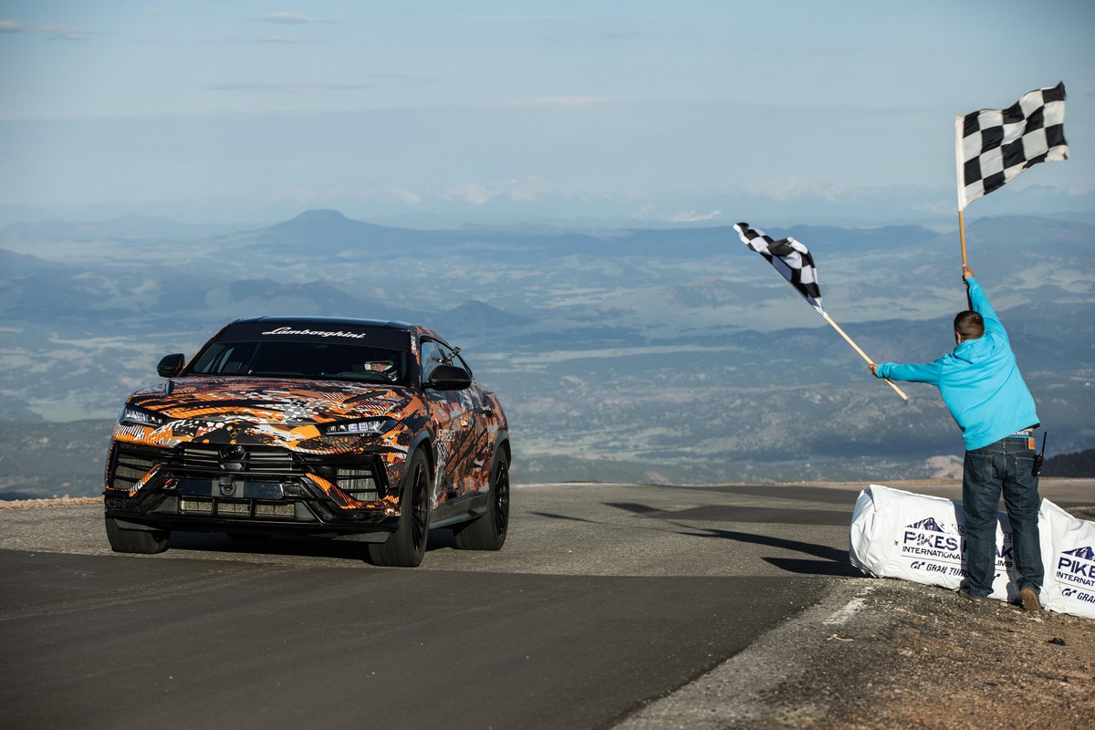 Urus record Pikes Peak