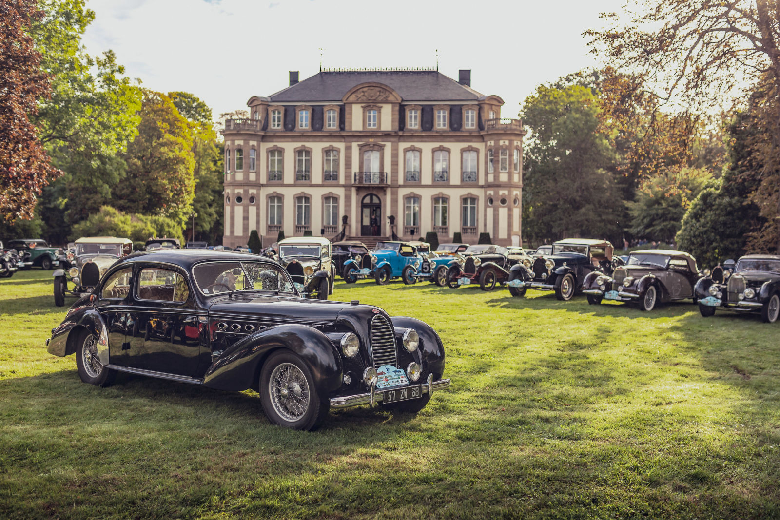Une armada de Bugatti prend d'assaut Molsheim !