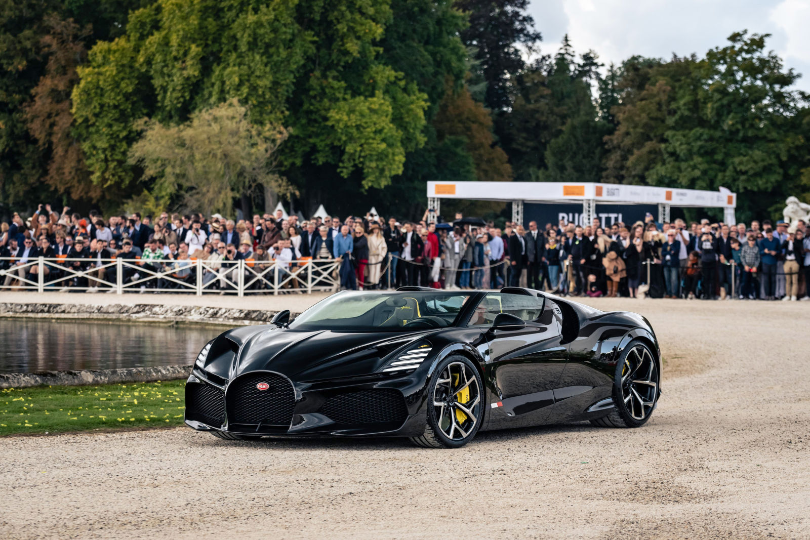 Bugatti W16 Mistral Chantilly Arts & Elegance