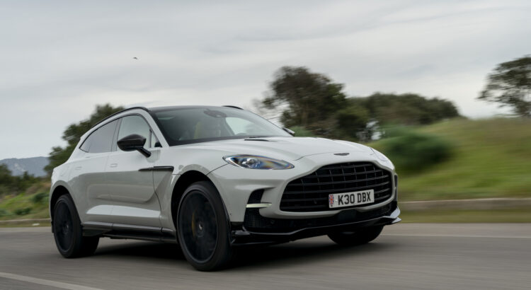 Essai - Aston Martin DBX 707 : que vaut le puissant "SUV de James Bond" ?