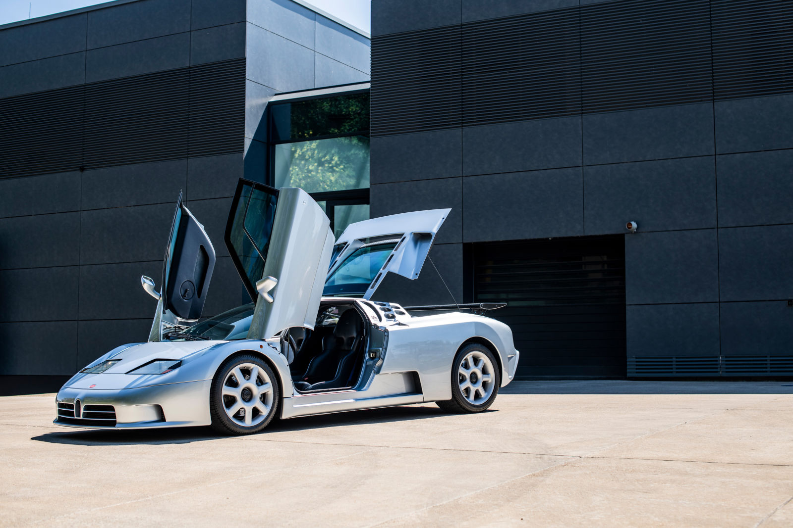 Un ferry embarque 150 millions d’euros d’hypercars (En vidéo !)