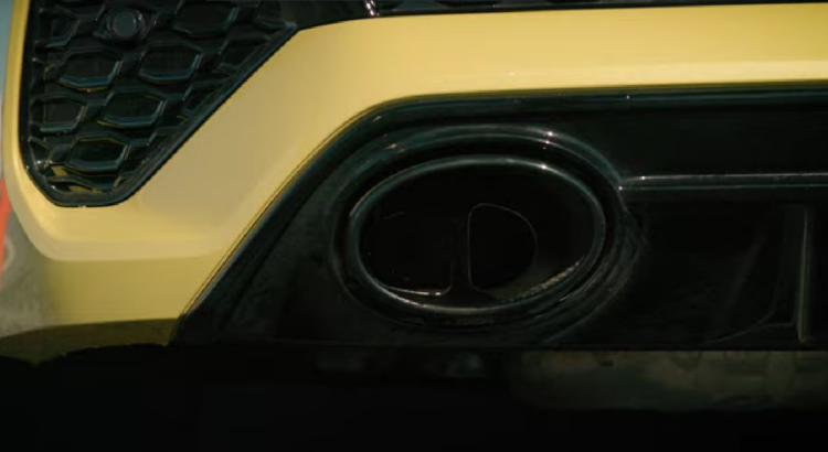 Porsche Carrera GT Vs Lexus LFA