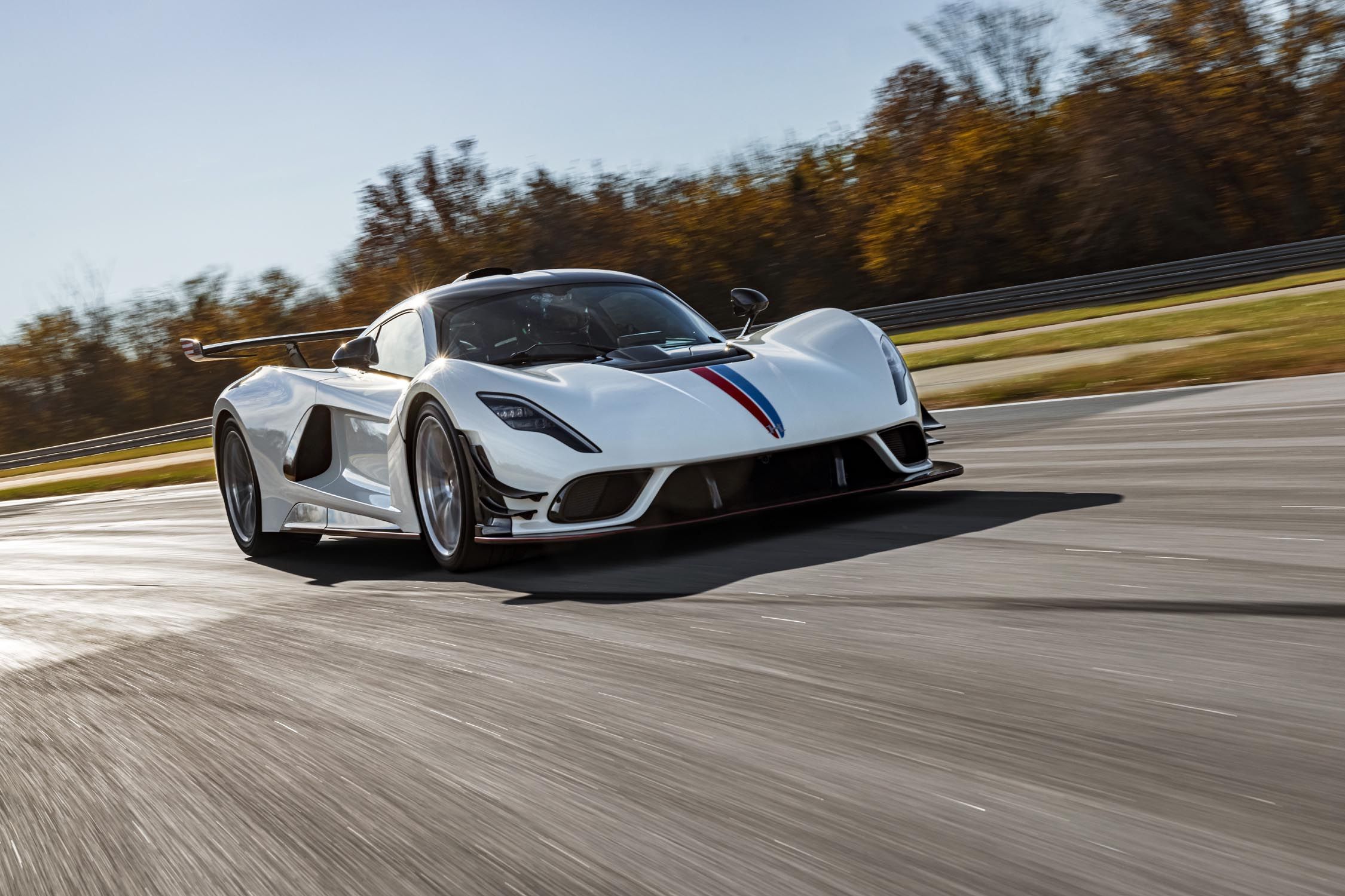 Hennessey venom f5 avant sur circuit