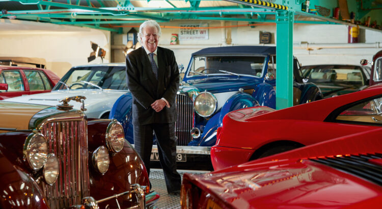 Rodger Dudding : le collectionneur fou aux... 400 voitures et 65 motos !