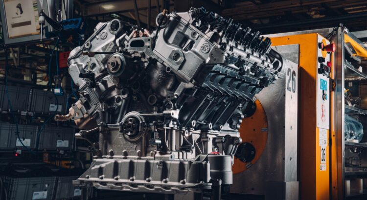 Bentley : clap de fin pour son moteur W12, boosté à 750 ch en 2024 !