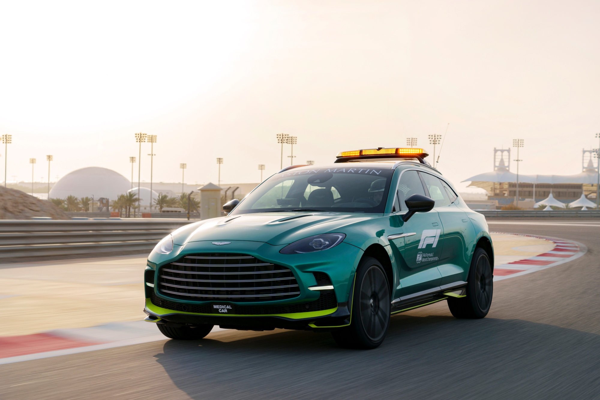 Aston Martin DBX707 voiture médicale F1 2023
