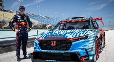 Verstappen Honda CR-V Hybrid Racer Miami
